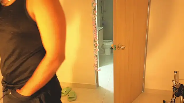 Snapshot of 0ne_0f_0ne chatting on 10/22/25, 12:44 0ne 0f 0ne online show from 10/22/25, 12:44