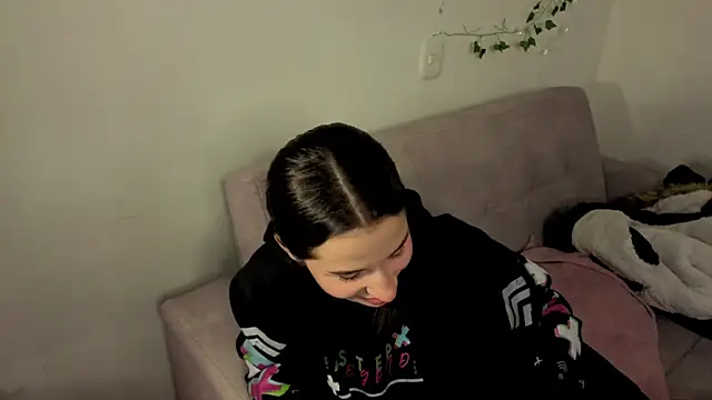 Snapshot of 0ne_0f_0ne chatting on 01/12/26, 01:11 0ne 0f 0ne online show from 01/12/26, 01:11