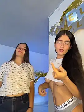 Snapshot of Ashley_and_Zoe chatting on 02/14/26, 04:15 Ashley and Zoe online show from 02/14/26, 04:15