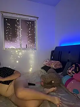 Snapshot of Ashley_and_Zoe chatting on 03/06/26, 04:36 Ashley and Zoe online show from 03/06/26, 04:36