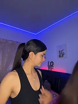 Snapshot of Ashley_and_Zoe chatting on 03/23/26, 06:01 Ashley and Zoe online show from 03/23/26, 06:01