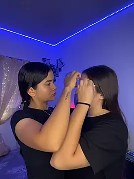 Snapshot of Ashley_and_Zoe chatting on 03/25/26, 05:30 Ashley and Zoe online show from 03/25/26, 05:30