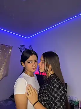 Snapshot of Ashley_and_Zoe chatting on 03/28/26, 04:17 Ashley and Zoe online show from 03/28/26, 04:17