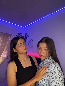 Snapshot of Ashley_and_Zoe chatting on 04/12/26, 03:17 Ashley and Zoe online show from 04/12/26, 03:17