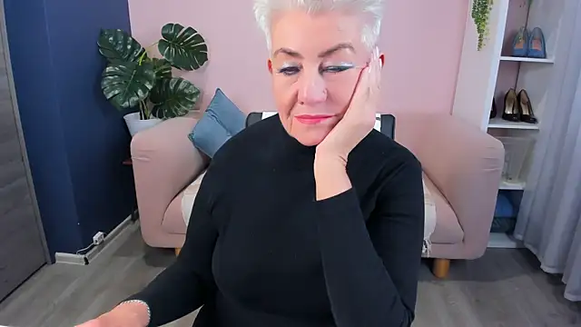 Snapshot of HotandMature chatting on 09/30/25, 07:57 HotandMature online show from 09/30/25, 07:57