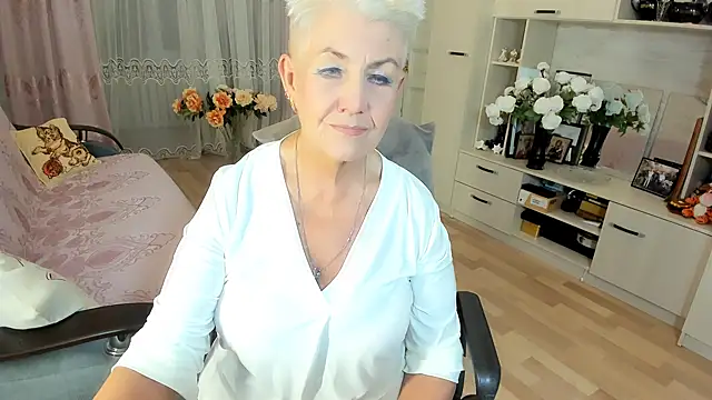 Snapshot of HotandMature chatting on 12/18/25, 02:12 HotandMature online show from 12/18/25, 02:12