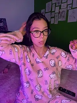 Valen-Foxx online show from 10/10/25, 06:23