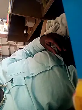 Snapshot of blackdick44 chatting on 09/21/25, 07:43 blackdick44 online show from 09/21/25, 07:43