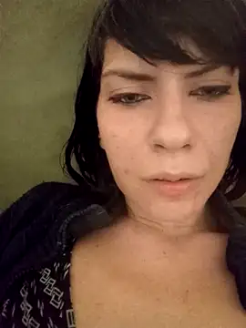 Snapshot of Lea9816 chatting on 10/19/25, 01:34 Lea9816 online show from 10/19/25, 01:34