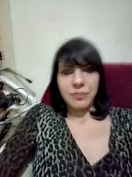 Snapshot of Lea9816 chatting on 10/31/25, 02:45 Lea9816 online show from 10/31/25, 02:45