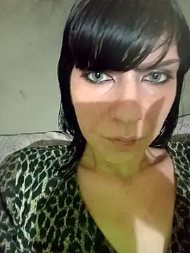 Snapshot of Lea9816 chatting on 10/31/25, 11:28 Lea9816 online show from 10/31/25, 11:28