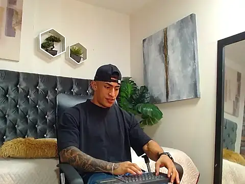 Snapshot of adrian_ray chatting on 10/07/25, 05:43 adrian ray online show from 10/07/25, 05:43