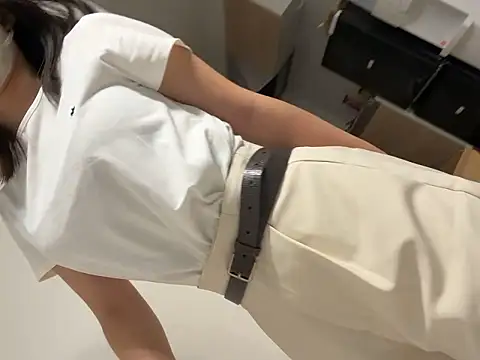 Snapshot of hikiwarinatto_xoxo chatting on 06/19/26, 11:52 hikiwarinatto xoxo online show from 06/19/26, 11:52