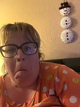 Snapshot of sexymommy1988 chatting on 12/03/25, 04:53 sexymommy1988 online show from 12/03/25, 04:53