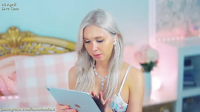 Snapshot of Amoramias chatting on 04/18/26, 07:07 Amoramias online show from 04/18/26, 07:07