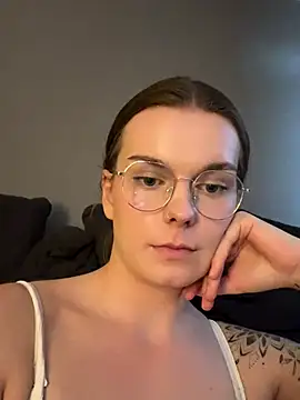 LisaFreier online show from 09/15/25, 05:13