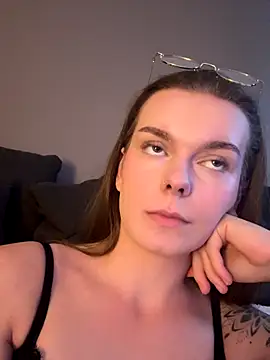 LisaFreier online show from 09/16/25, 05:03