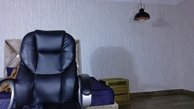 Olivia11  online show from 12/05/25, 11:41