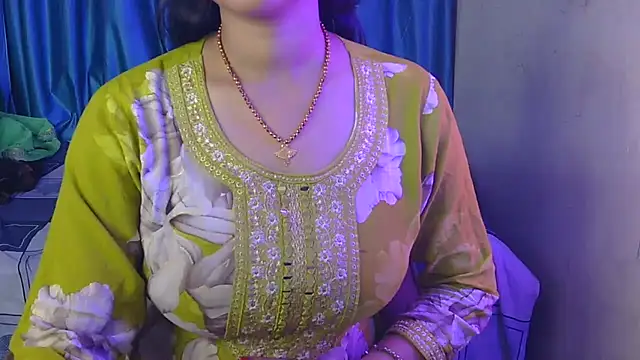 priya-kumari22 online show from 11/15/25, 04:03