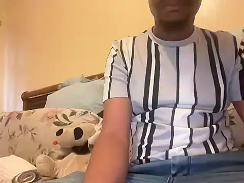 Snapshot of Cianda24 chatting on 10/09/25, 03:43 Cianda24 online show from 10/09/25, 03:43