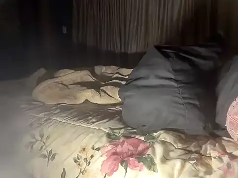 Snapshot of Cianda24 chatting on 10/12/25, 02:21 Cianda24 online show from 10/12/25, 02:21