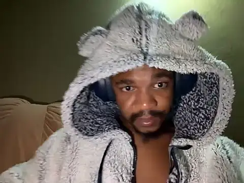 Snapshot of Cianda24 chatting on 12/13/25, 08:36 Cianda24 online show from 12/13/25, 08:36