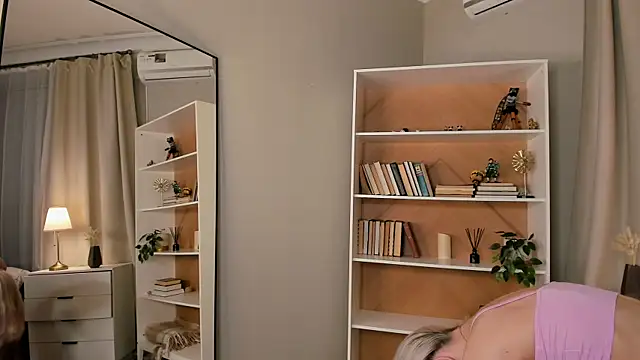 ErinBissonnette online show from 04/14/26, 06:03