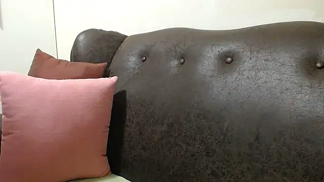 Snapshot of bustylaura4u chatting on 02/14/25, 10:14 bustylaura4u online show from 02/14/25, 10:14