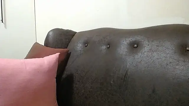 Snapshot of bustylaura4u chatting on 02/15/25, 02:47 bustylaura4u online show from 02/15/25, 02:47