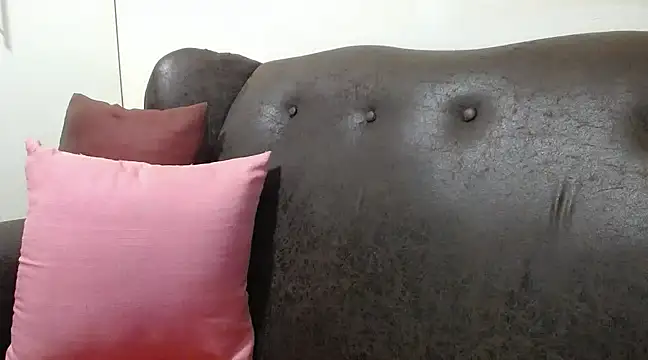 Snapshot of bustylaura4u chatting on 02/17/25, 06:15 bustylaura4u online show from 02/17/25, 06:15