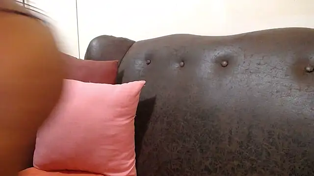 Snapshot of bustylaura4u chatting on 02/23/25, 03:40 bustylaura4u online show from 02/23/25, 03:40