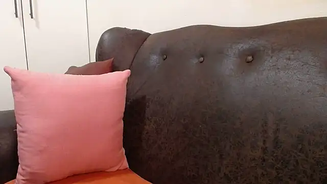 Snapshot of bustylaura4u chatting on 03/01/25, 08:02 bustylaura4u online show from 03/01/25, 08:02