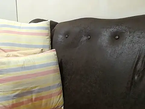 Snapshot of bustylaura4u chatting on 10/21/25, 02:45 bustylaura4u online show from 10/21/25, 02:45