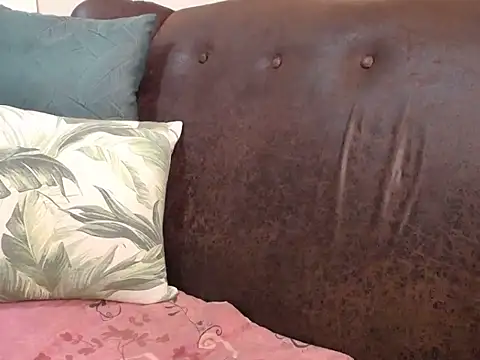 Snapshot of bustylaura4u chatting on 11/29/25, 08:17 bustylaura4u online show from 11/29/25, 08:17