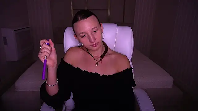 LioraFox online show from 11/26/25, 09:49