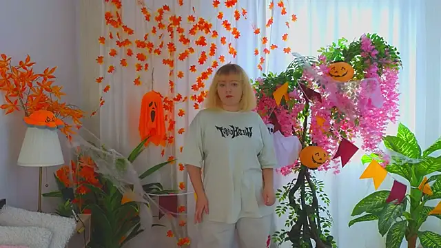 Snapshot of DianaJacobs chatting on 11/08/25, 11:32 DianaJacobs online show from 11/08/25, 11:32