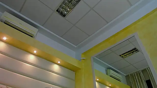 Snapshot of Jelly_Bee chatting on 11/18/25, 08:46 Jelly Bee online show from 11/18/25, 08:46