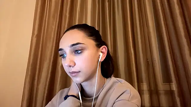 Snapshot of LinaMour chatting on 09/26/25, 11:20 LinaMour online show from 09/26/25, 11:20