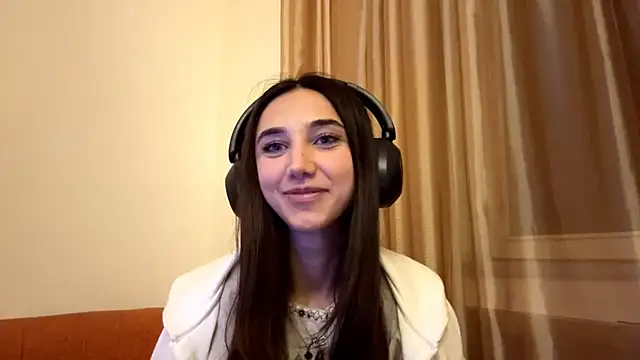 Snapshot of LinaMour chatting on 09/28/25, 11:10 LinaMour online show from 09/28/25, 11:10