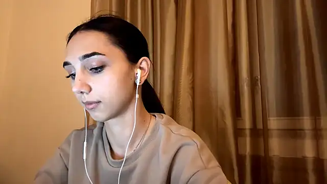 Snapshot of LinaMour chatting on 10/12/25, 10:09 LinaMour online show from 10/12/25, 10:09