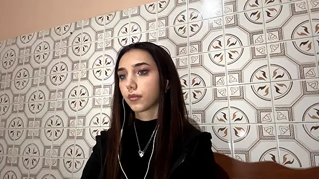 Snapshot of LinaMour chatting on 11/05/25, 10:10 LinaMour online show from 11/05/25, 10:10