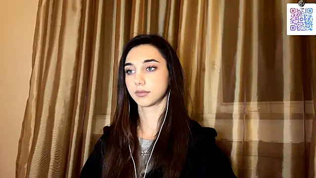 Snapshot of LinaMour chatting on 11/08/25, 10:08 LinaMour online show from 11/08/25, 10:08