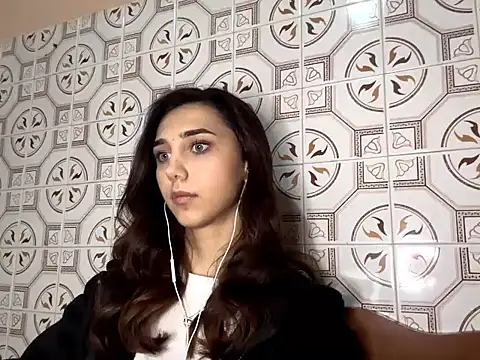 Snapshot of LinaMour chatting on 11/09/25, 10:19 LinaMour online show from 11/09/25, 10:19