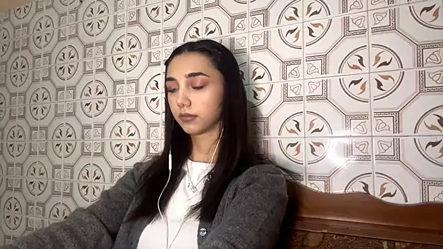 Snapshot of LinaMour chatting on 11/21/25, 10:08 LinaMour online show from 11/21/25, 10:08