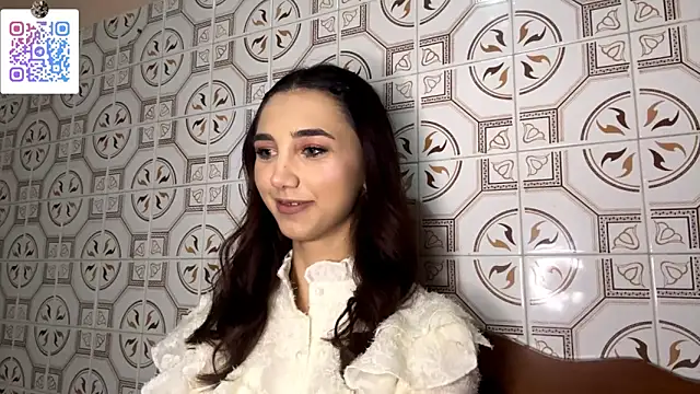 Snapshot of LinaMour chatting on 12/14/25, 10:14 LinaMour online show from 12/14/25, 10:14