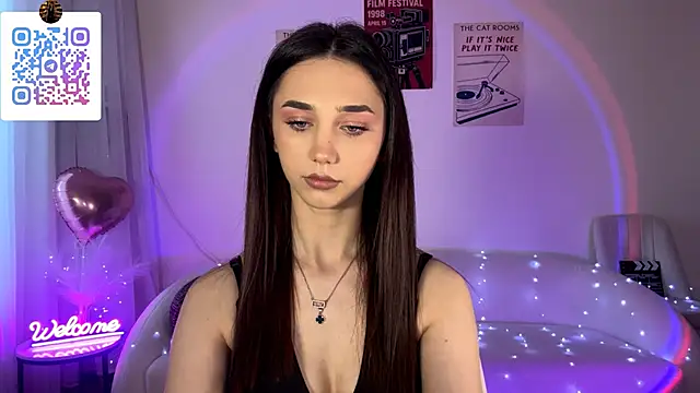 Snapshot of LinaMour chatting on 05/19/26, 01:56 LinaMour online show from 05/19/26, 01:56