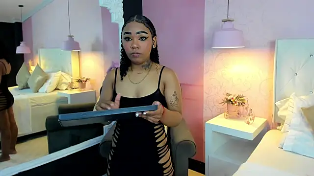 SkylerBloomm online show from 11/30/25, 02:04