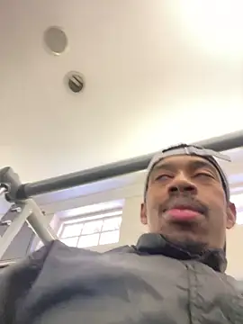 Snapshot of fitsexyman chatting on 09/15/25, 02:06 fitsexyman online show from 09/15/25, 02:06