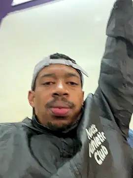 Snapshot of fitsexyman chatting on 09/17/25, 04:47 fitsexyman online show from 09/17/25, 04:47