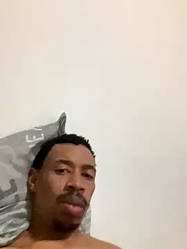 Snapshot of fitsexyman chatting on 09/20/25, 11:28 fitsexyman online show from 09/20/25, 11:28